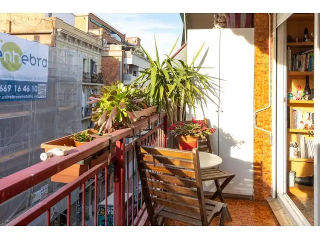 Piso Luminoso en Barcelona con Balcón y 3 Habitaciones