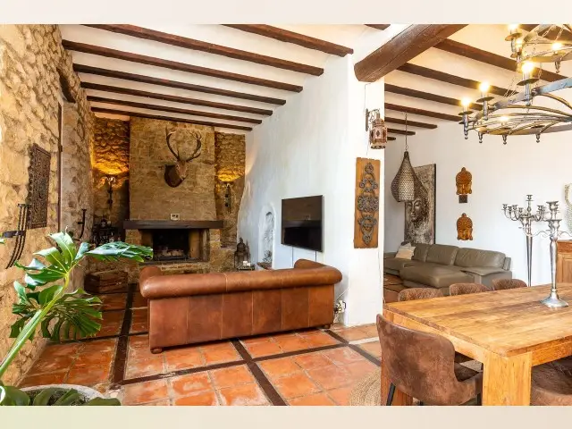 Casa de Campo con 6 Dormitorios y Piscina en Jalón