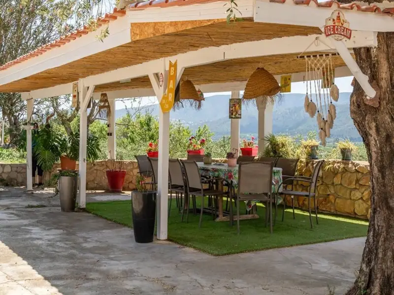 Chalet con Hotel para Gatos en Venta Beniarbeig