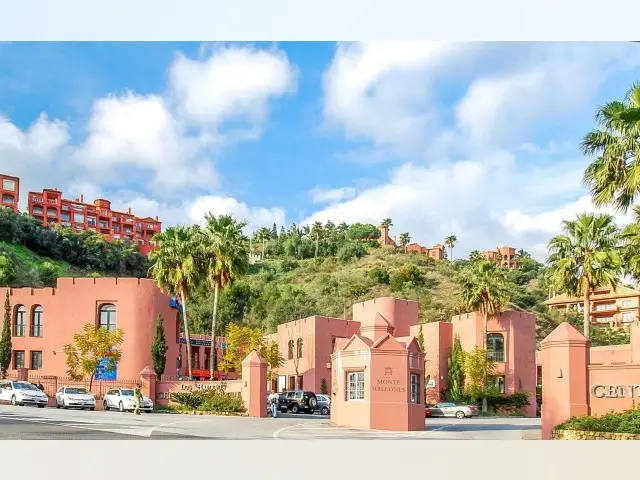 Piso de 2 Dormitorios en venta Monte-Halcones, España