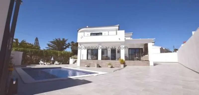 Villa en Venta Quesada Impresionante Villa Reformada