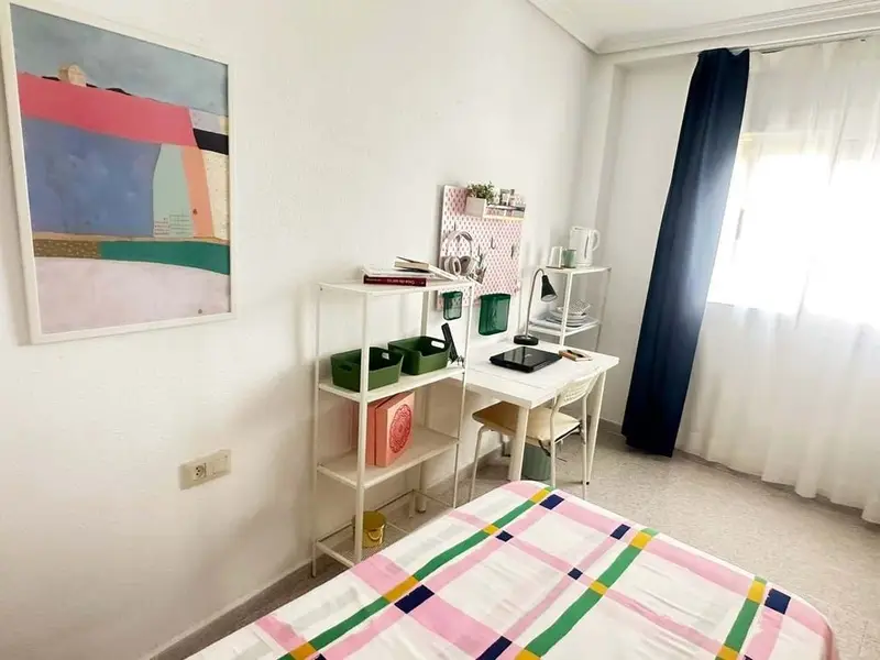 Habitaci
ón amueblada en piso compartido Alacant