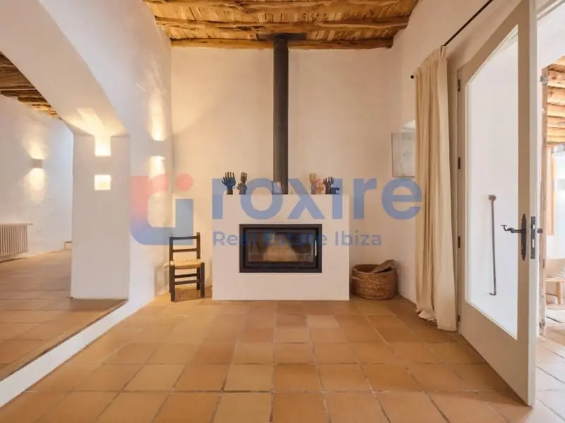 Finca Ecológica de Lujo en Ibiza con 7 Dormitorios y Piscina