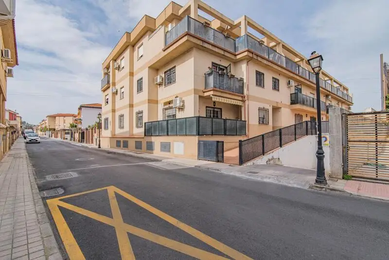 Apartamento en venta en Las Gabias, 2 dormitorios, cochera y trastero