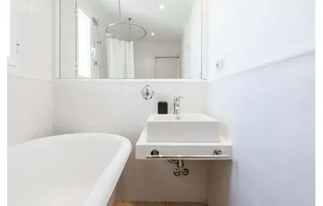Habitaci	ón 132m	² Madrid Estancia Mediana