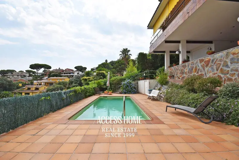 Chalet en Venta en Cabrils con Vistas al Mar