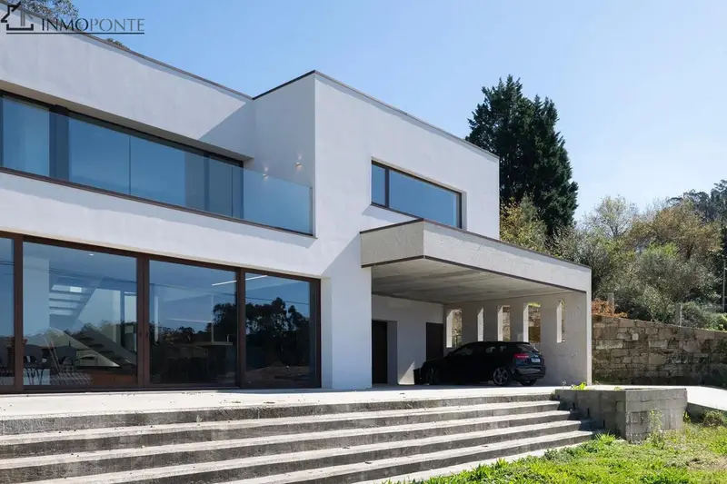 Chalet Moderno en Marín con Vistas a la Ría