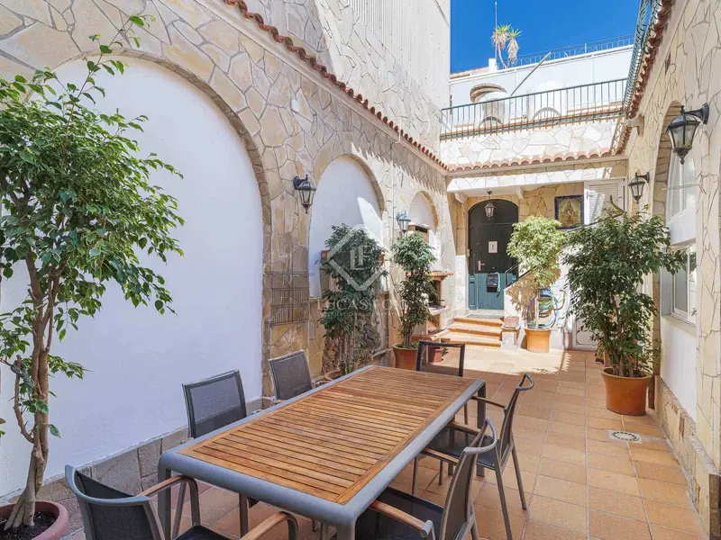 Chalet en venta en El Masnou con vistas al mar