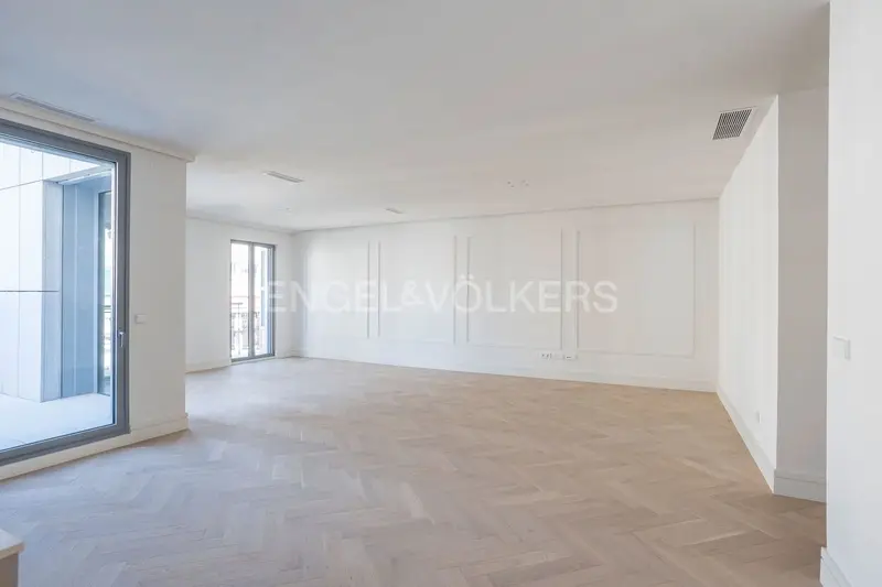 Apartamento moderno en Madrid con terraza y garaje