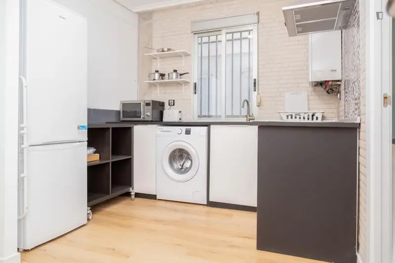 Habitacion amueblada para estudiantes en Zaragoza