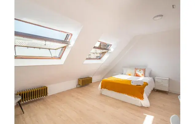 Rent 17 bedroom apartment in Madrid