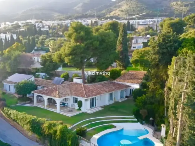 Casa-Villa de 6 Dormitorios en venta Benalmádena Pueblo, España