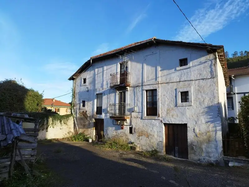 Chalet en venta en Otañes Cantabria 187m2 por planta