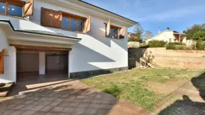 Casa en Alquiler Can Barri Gran Jardin Barbacoa 4 Habitaciones