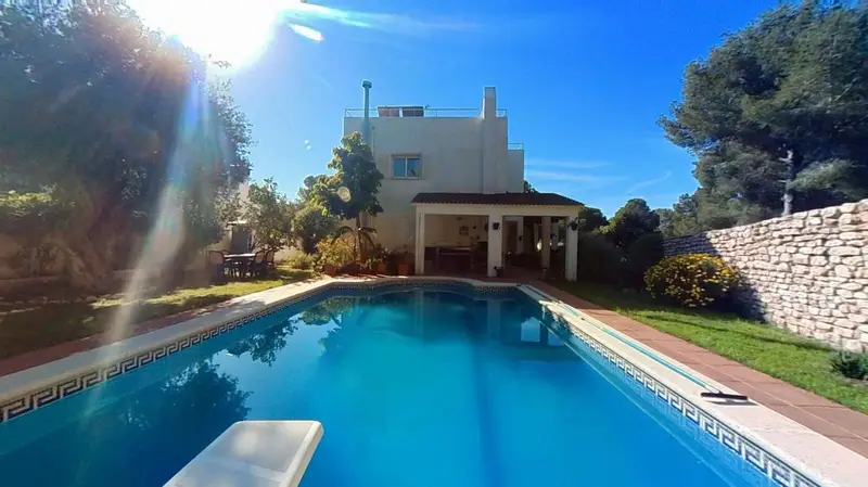 Villa en Coma Ruga con Piscina y Vistas al Mar