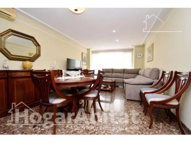 Acogedor Piso Exterior con Garaje Ascensor y Trastero en San Roque Castellon