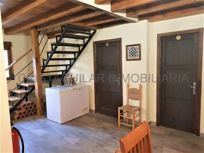 Venta Finca con Patio en Chulilla - Complejo Rural con Casas y Apartamentos