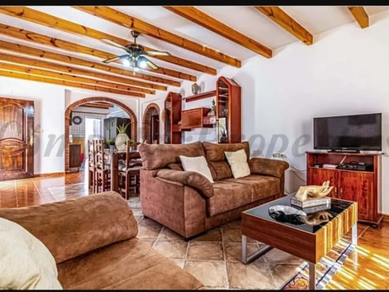 Villa 3 Dormitorios Alquiler Largo Plazo Canillas Albaida Malaga