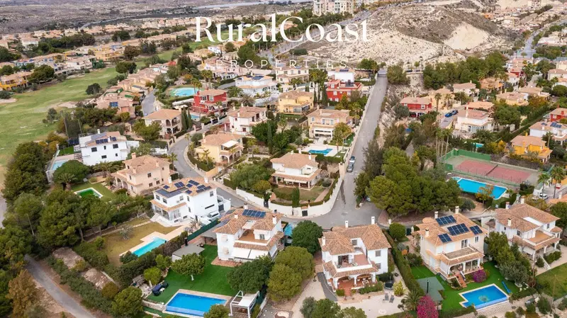 Chalet en Venta Bonalba Golf  Alicante Villa Lujo  Reformada