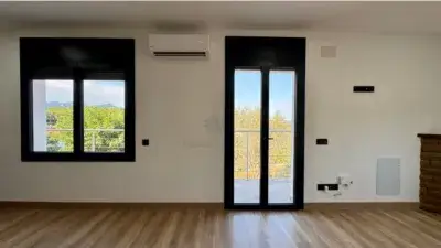 Chalet en Alquiler Santa Eulalia de Roncana con Piscina y Anexo