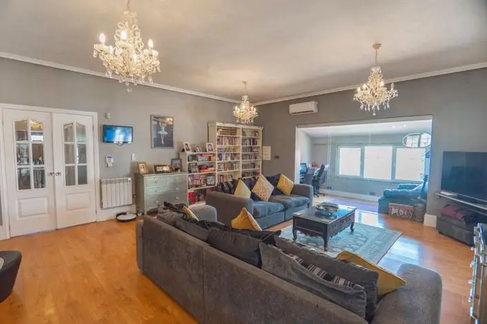 6 Bed Villa for sale