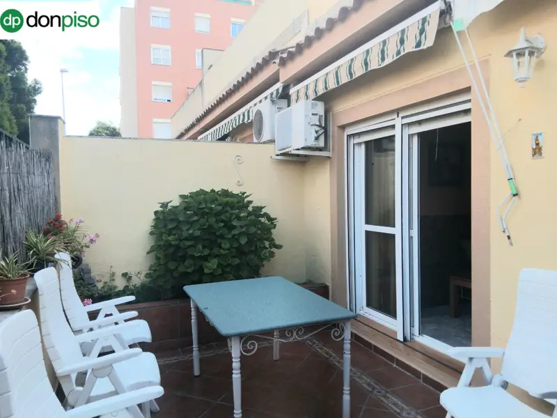 Casa Adosada en Cáceres: 4 Habitaciones, 2 Baños, Terrazas