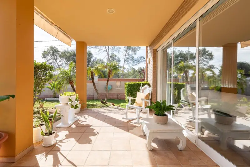 Chalet independiente en La Eliana con piscina y jardin