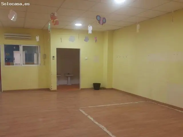 Amplio Local Comercial 300m2 Roquetas de Mar