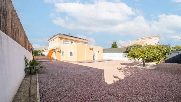 Villa 4 Dormitorios en La Marina Costa Blanca