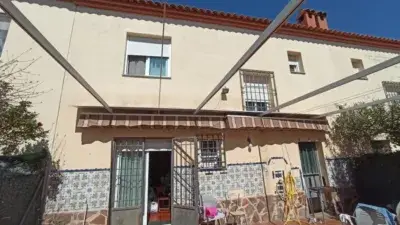 Casa Adosada en Mascaraque con Patio 3 Dormitorios y Garaje