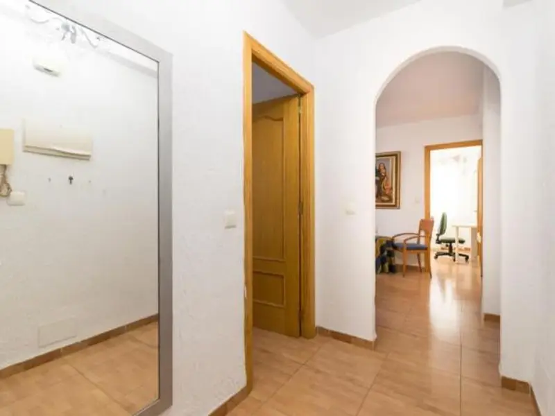 Piso en venta en Almería Centro: Inversión ideal