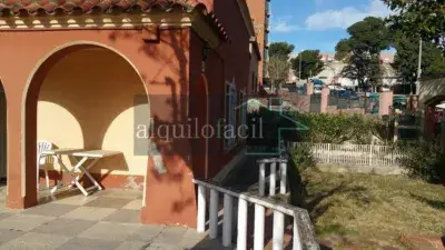 Casa adosada en Figueres cerca del hospital