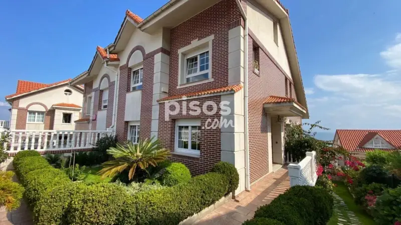 Casa pareada en venta en Calle Aureliano Linares Rivas