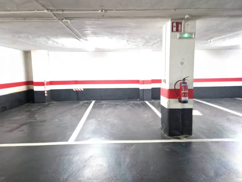 Garaje en Venta Indautxu Bilbao 14m2 Ascensor Portero