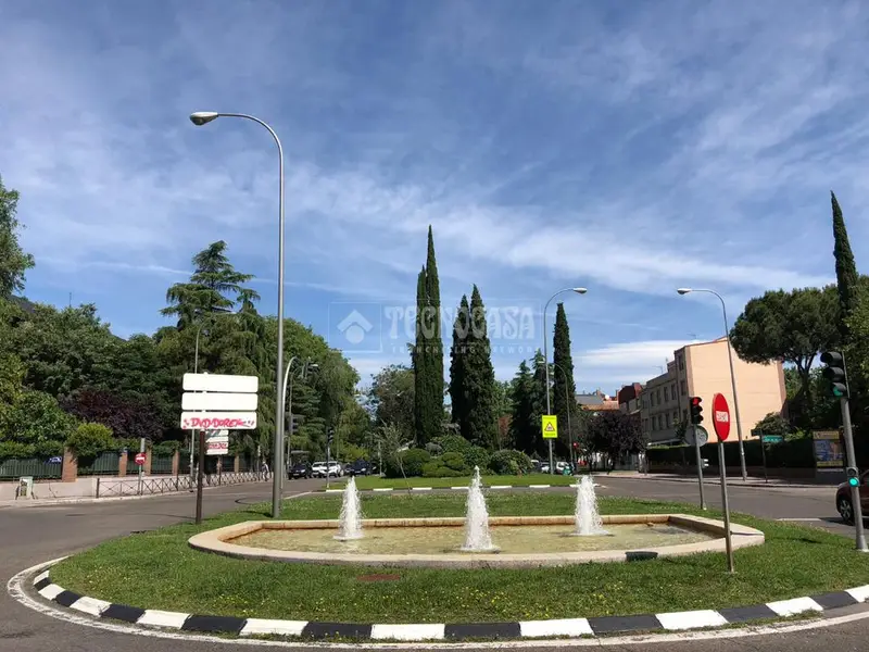 Local en venta Ciudad Lineal para reformar junto a Jose del Hierro