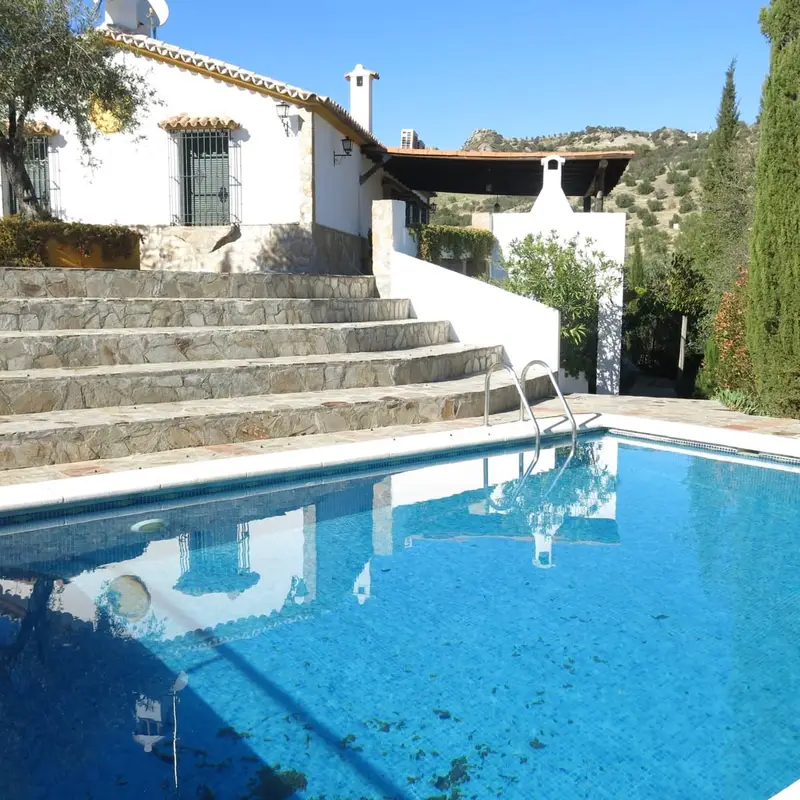 Casa Rural en El Gastor con Piscina y Vistas al Lago