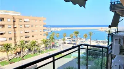 Apartamento en Benicarló con Vistas al Mar y Piscina