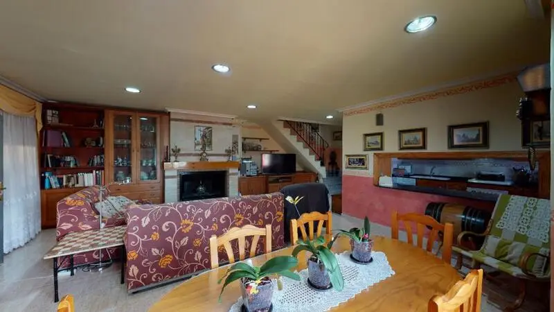 Villa de 4 Dormitorios en Novelda
