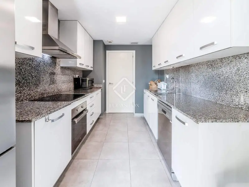 Apartamento en venta en Sitges planta baja con jardin y piscina