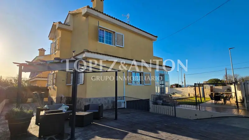 Chalet en Venta en Urbanizacion San Lazaro Maravisa Valencia