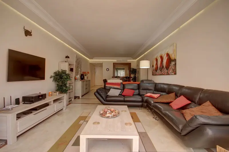 Apartamento en venta en Marbella 2 dormitorios 2 baños piscina garaje jardin