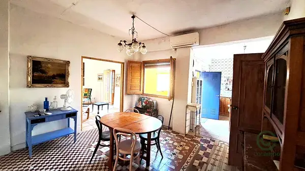 Casa amplia en Carcaixent con cochera y terraza