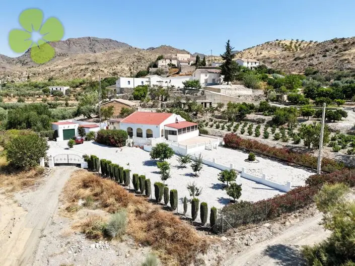 Villa de 3 Dormitorios en Venta cerca de Oria