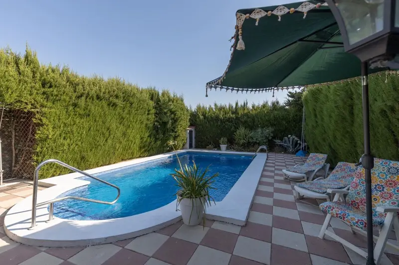Chalet en Venta Cullar Vega Grana piscina 4 dormitorios