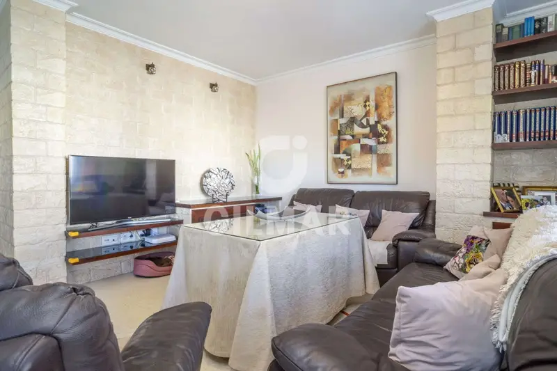 Atico en venta en Estepona Pueblo con terraza y solarium