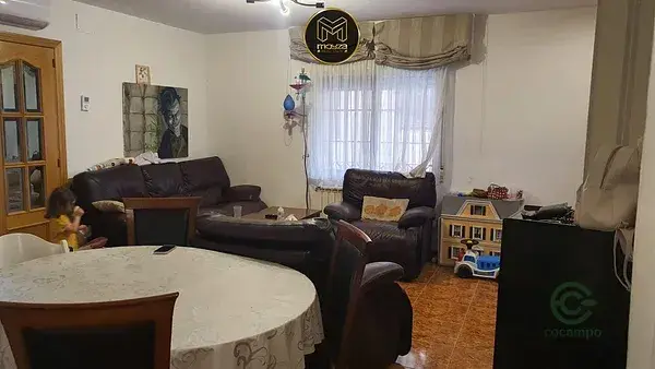 Casa Reformada en Jaén con Terraza de 80m2 y Placas Solares