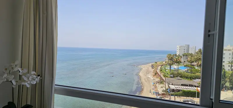 Apartamento en Calahonda con Vistas al Mar