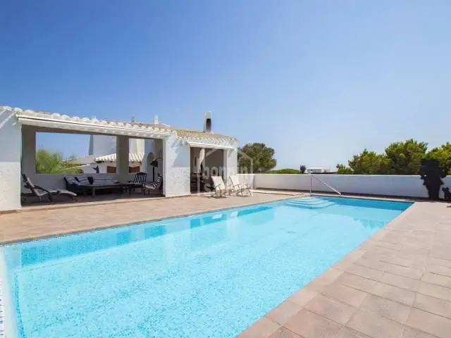 Chalet de Lujo en Cala Morell con Vistas al Mar