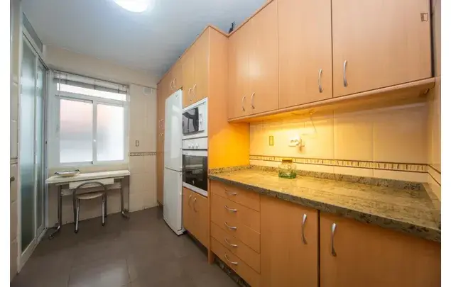 Rent 4 bedroom apartment in Granada
