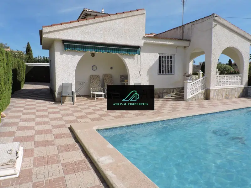 Chalet en Alquiler Ciudad Quesada con Piscina Privada y Jardin